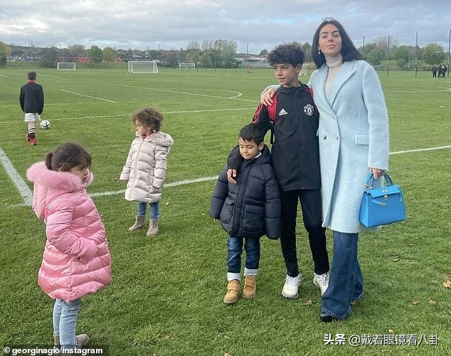 c罗带着乔治娜和孩子参加比赛,c罗儿子乔治娜纪录片