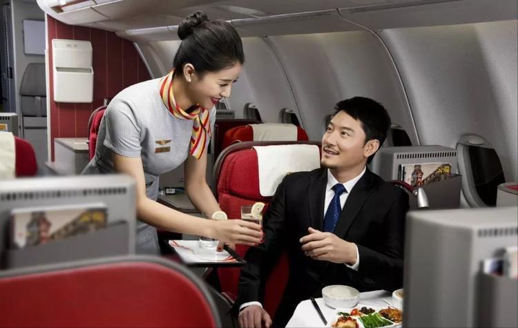 民航飞机靠飞机票赚钱吗,航空公司靠飞机票能盈利吗