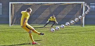 怎么踢香蕉球弧线球,绕过人墙任意球