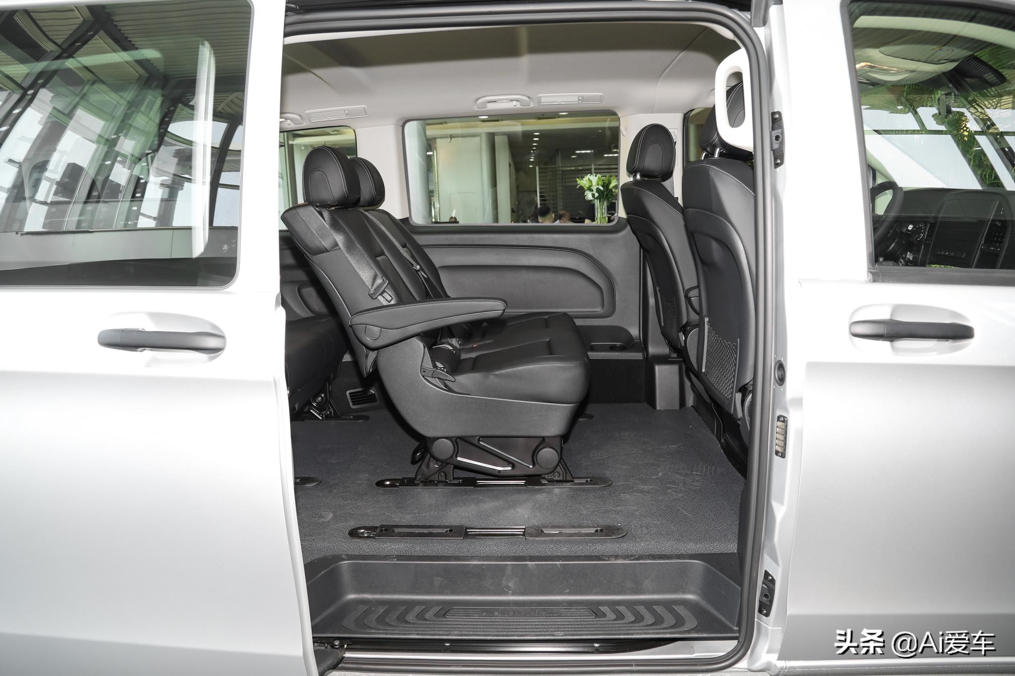 最便宜的奔驰自动挡二手车,2023款奔驰威霆7座原车内饰啥样的