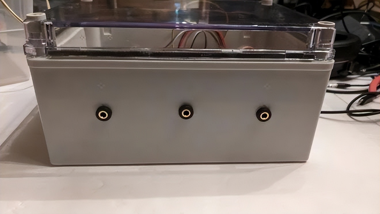 两部SDR接收器之间远程遥控切换天线和音频，解决多频点接收痛点