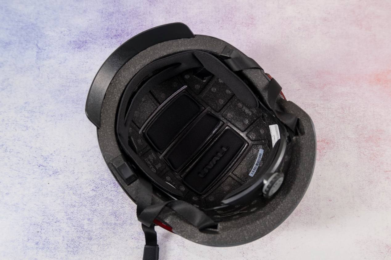 头盔有蓝牙耳机的效果,一款炫酷的智能头盔