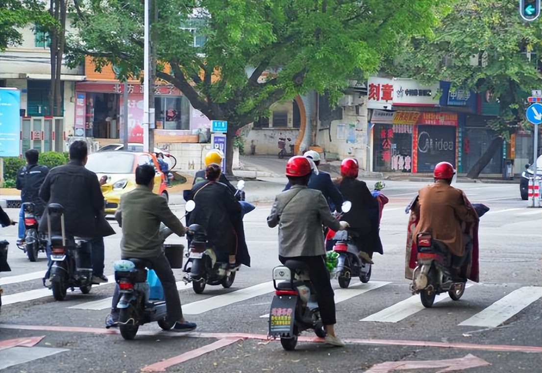 电动自行车牌照被套牌可以立案嘛,电动车牌照违规能拍到吗