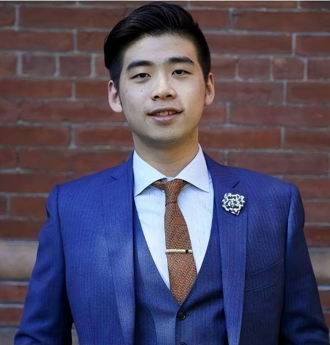 2013年何超盈,何超盈街头照