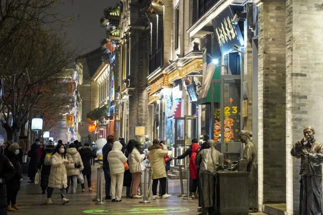 东城因你而美｜从凌晨到日暮，“亮”出年味儿的背后……