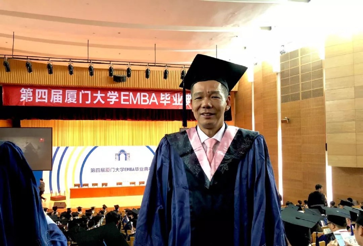 南安藏市“黑马”：21岁白手创业，连续十年入选胡润，年营收33亿