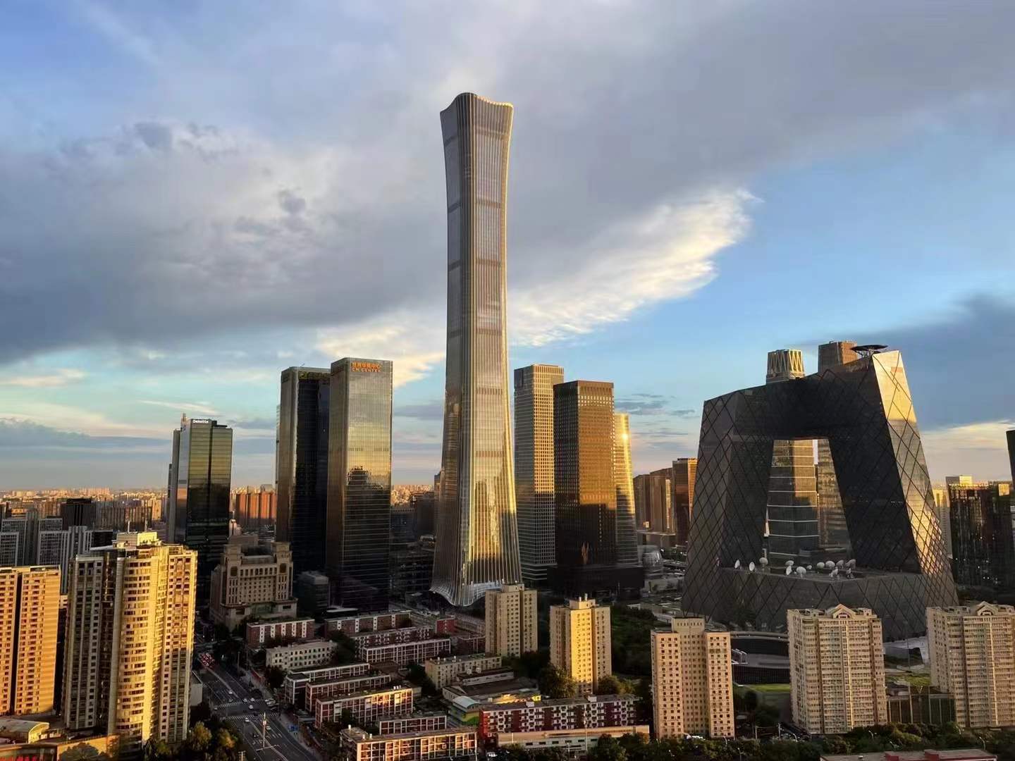 阿迪达斯三叶草商标被侵权案例,两条杠侵犯adidas商标吗