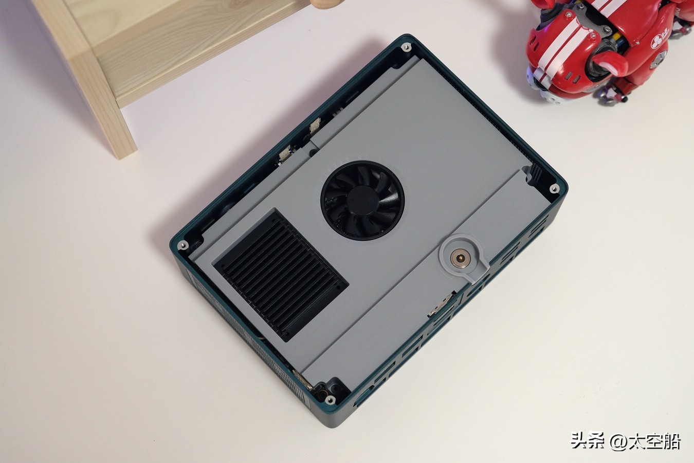 零刻gtr7和同配置笔记本,零刻gtr7电脑测评