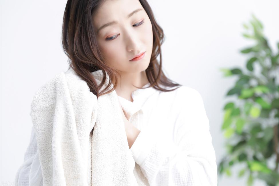 女人走出婚姻的阴霾,女人走出一段难熬的日子