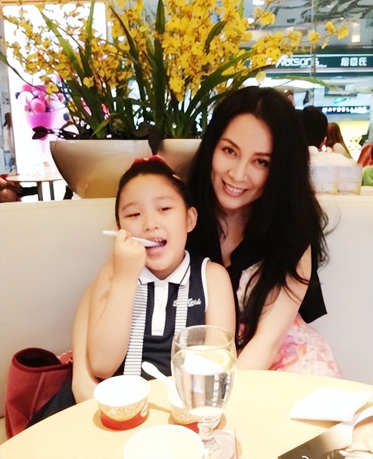 邵峰爱情故事,结婚照邵峰