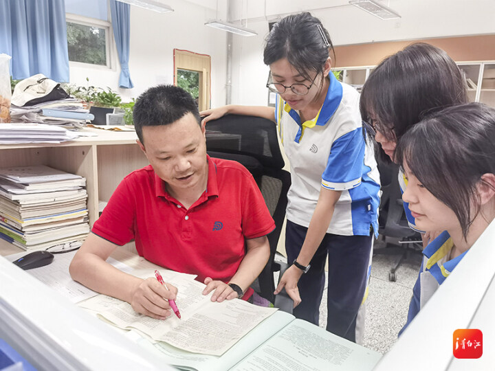 教师节特别报道④丨王成勇：让学生更拔尖，让老师更优秀