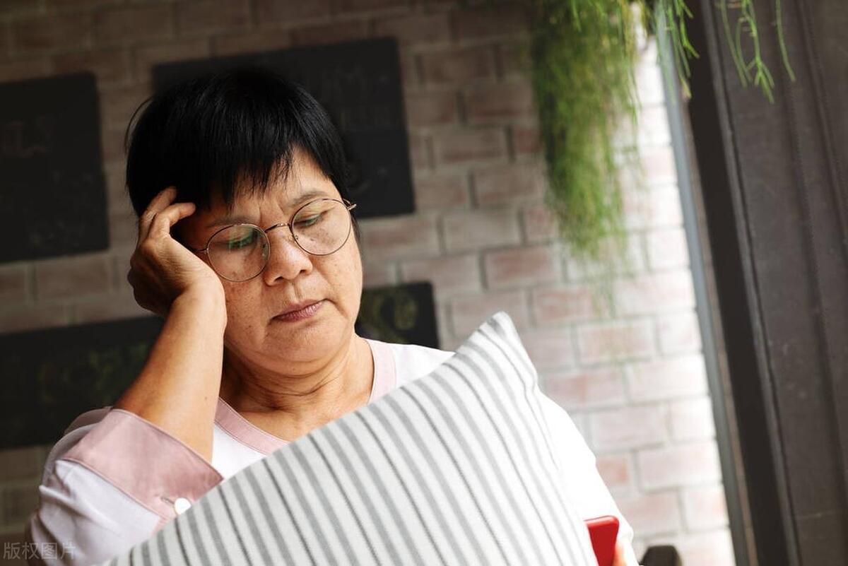 独居老人花5000元雇男保姆,69岁老人用每月7000元雇保姆