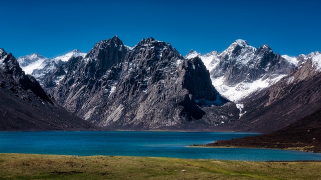一边崩溃一边又在自我治愈,一边崩溃一边治愈是生活常态
