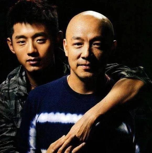 国乒教练肖战家庭成员,国乒教练肖战的真实年龄