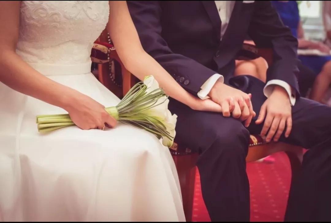 我的婚期，出嫁的人却是妹妹，只因5万块救命钱……