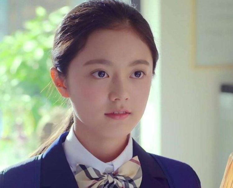 国民妹妹张子枫演技备受大众认可,演技派四小花旦张子枫