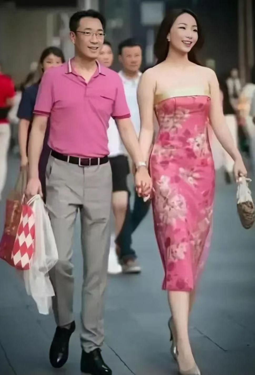 成都太古里模仿秀孕妇照,太古里街拍事件模仿秀