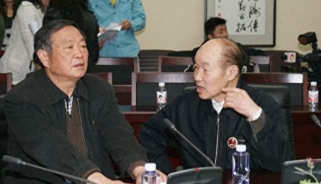 2019年，毛岸平追悼会：李敏、李讷、*新宇毛**敬献花圈