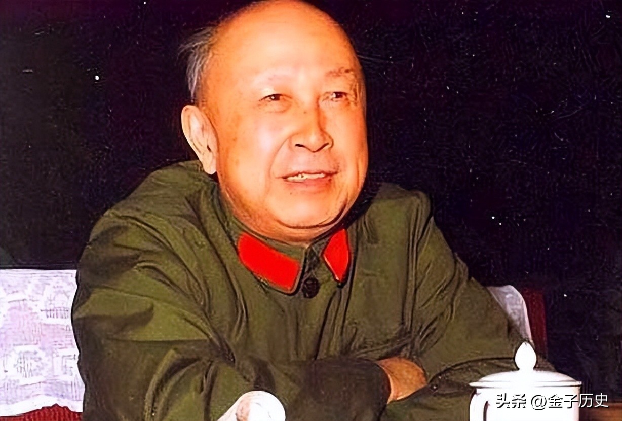 64年毛主席给钱学森递烟，钱学森欲接，主席却突然收回：自力更生