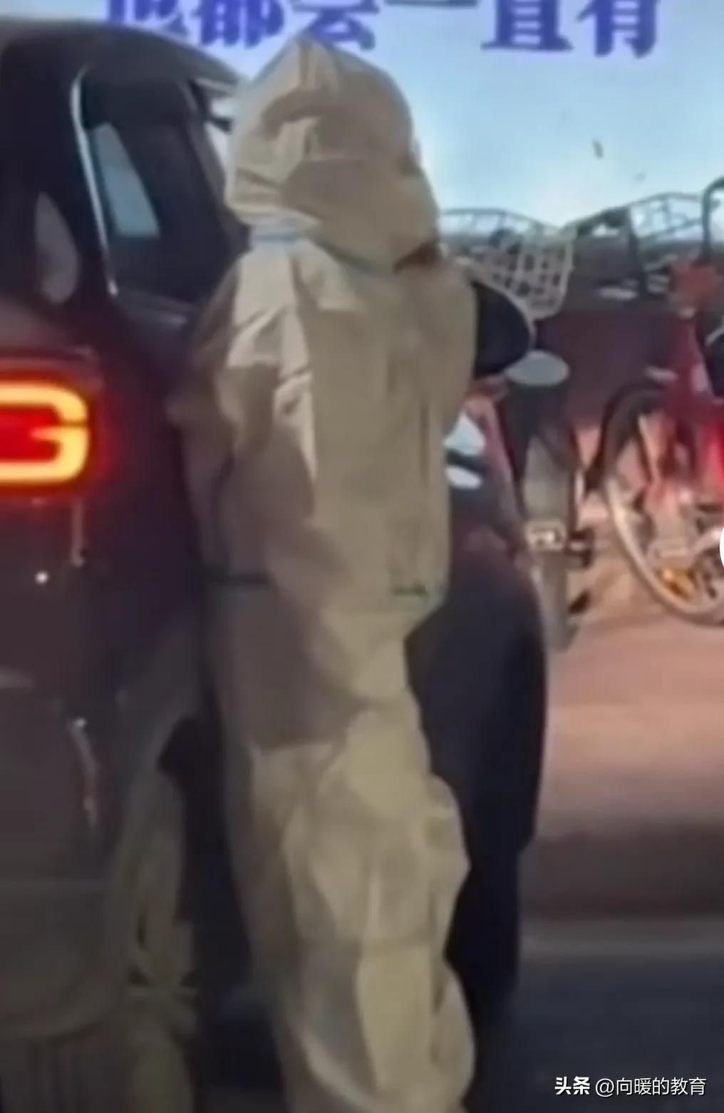 孩子发高烧妈妈求助路人,宝妈高烧40度痛哭