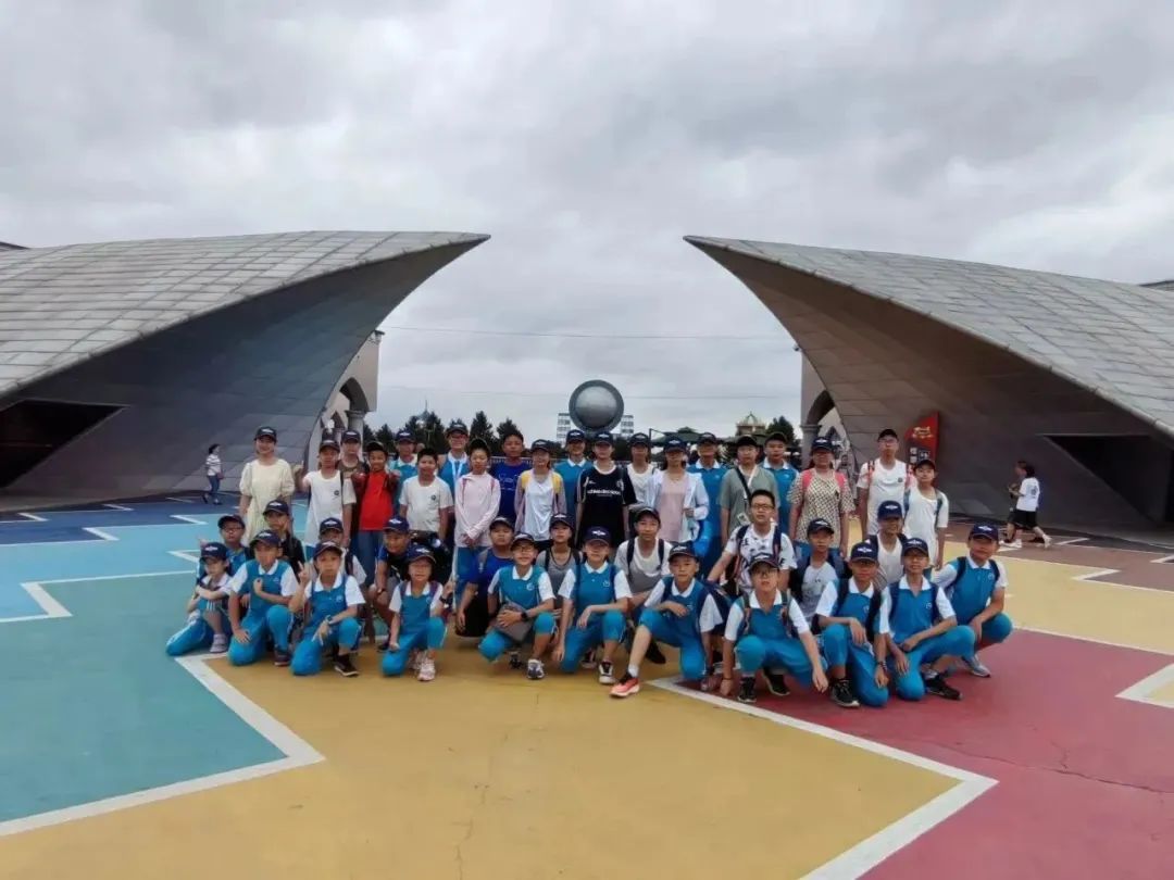 追梦空天凌云志振翅鸿雁赋能时——首都师范大学附属中学育鸿学校