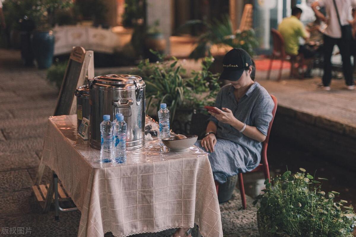 现在摆摊什么行业适合年轻人创业,2023年想摆摊到底应该做什么