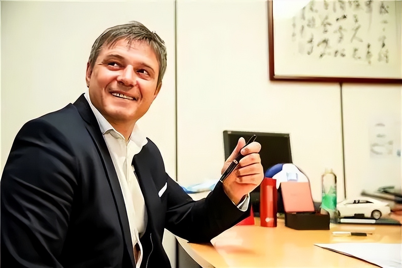 “双塔”完胜“单魔”！“塞铁”最强一环恐搅乱世界杯格局