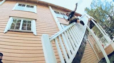 走路走累了坐下歇歇,走路累了继续走就不累了