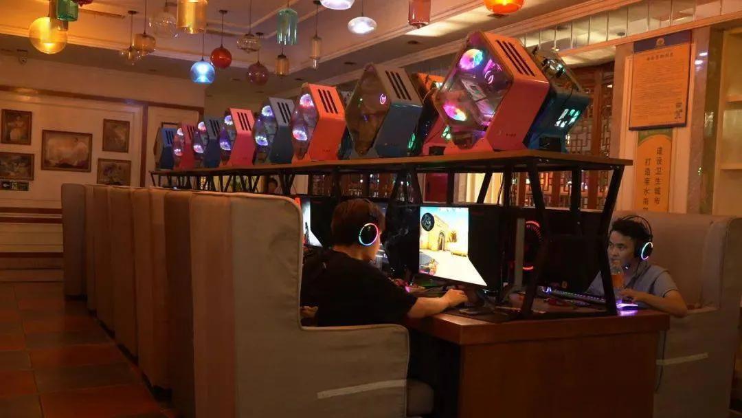 一年关万家，是谁杀死了网吧？