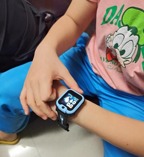 儿童手表的争议,杂牌儿童手表测评