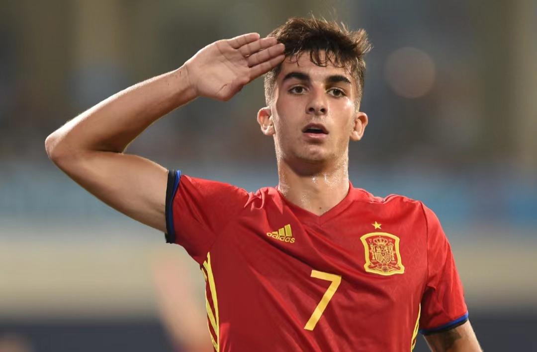 十大足球中锋,盘点足坛最强中锋