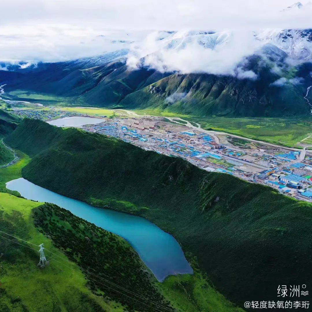 雪山下的梦幻足球场,西藏雪山下的球场