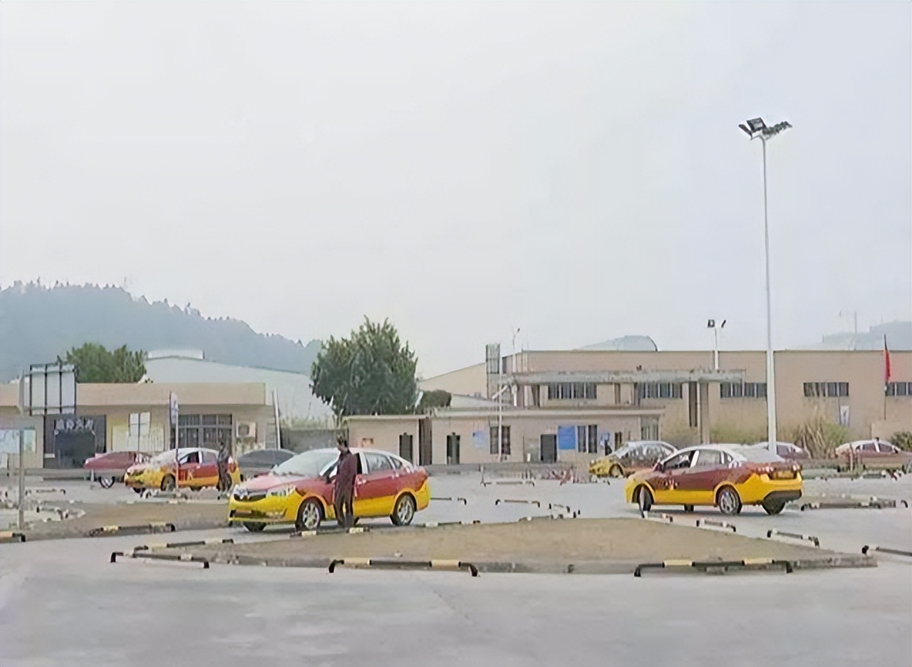 珠海柏宁驾校考c2多少钱,珠海哪个驾校学车好一点