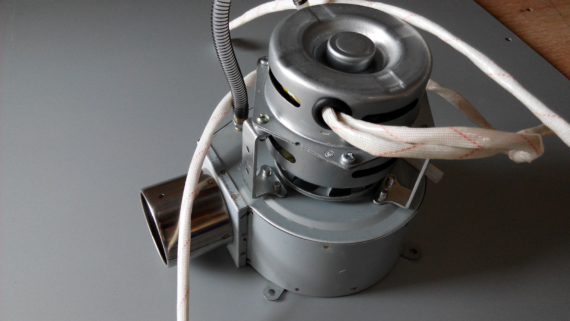 燃气热水器如何挑选性价比最高的,购买燃气灶具热水器时应注意什么