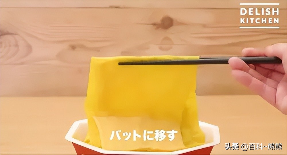 拉面杯里的“神秘肉”，画风太荒唐