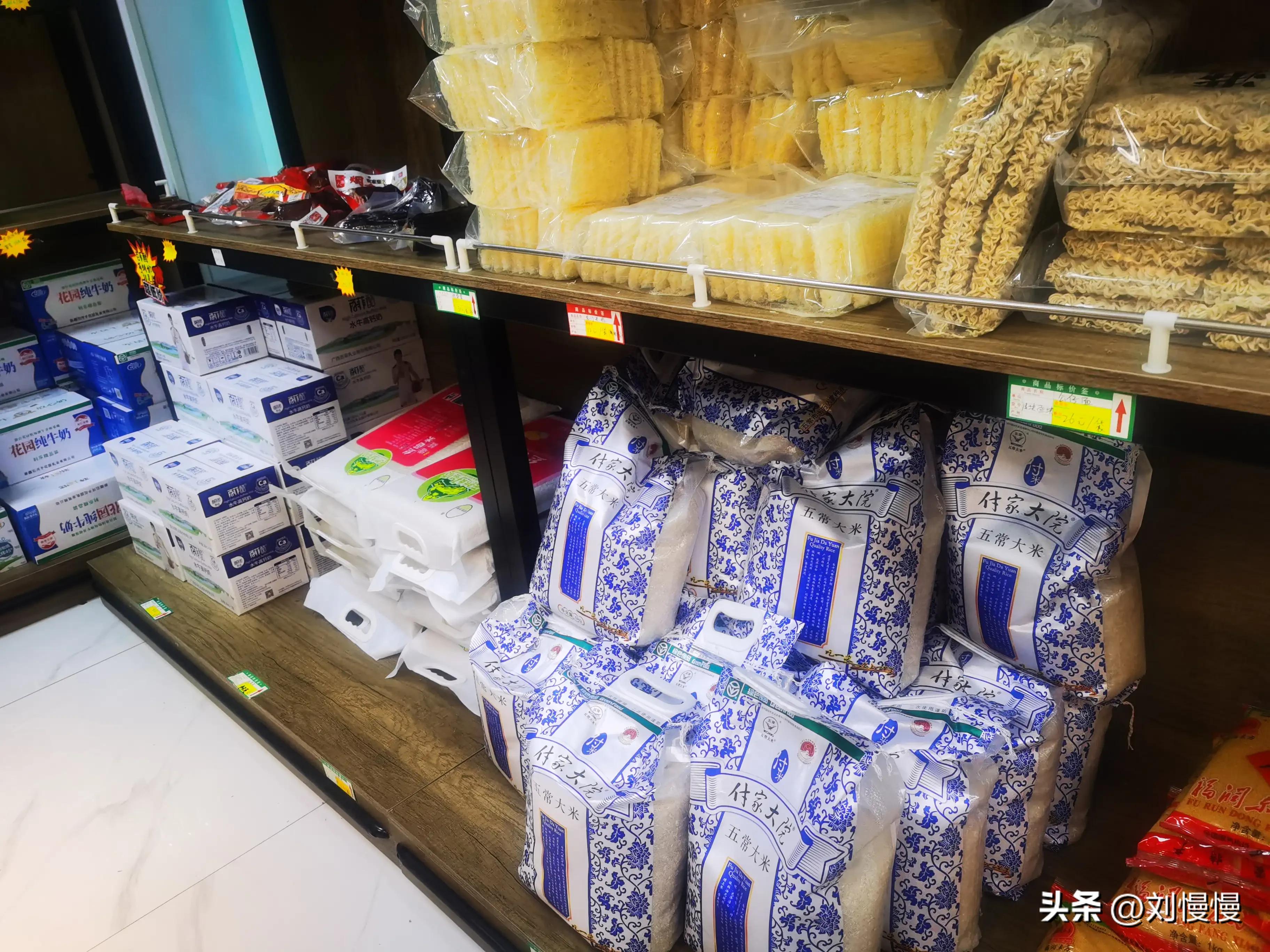 新手摆地摊卖水果一年有多少收入,乡镇路边卖水果一年能赚多少钱