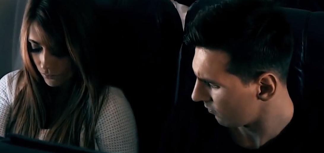 太甜了梅西与妻子在机场深情拥吻,梅西9岁时对她一见钟情