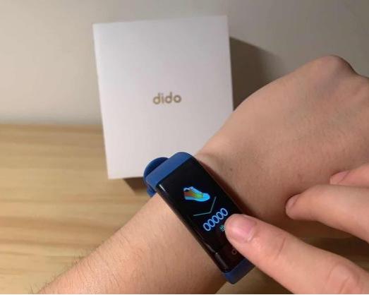 手环推荐父母用什么牌子,送父母的智能手环推荐