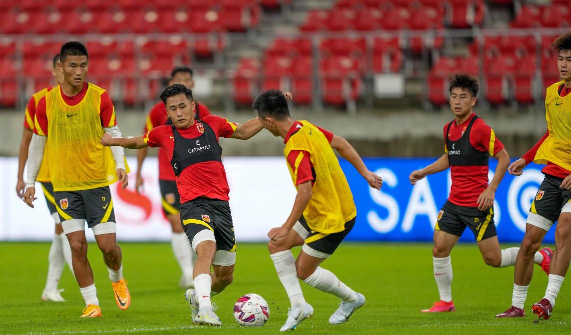 中国足球为什么小学生不踢,中国足球教练说没钱踢不了