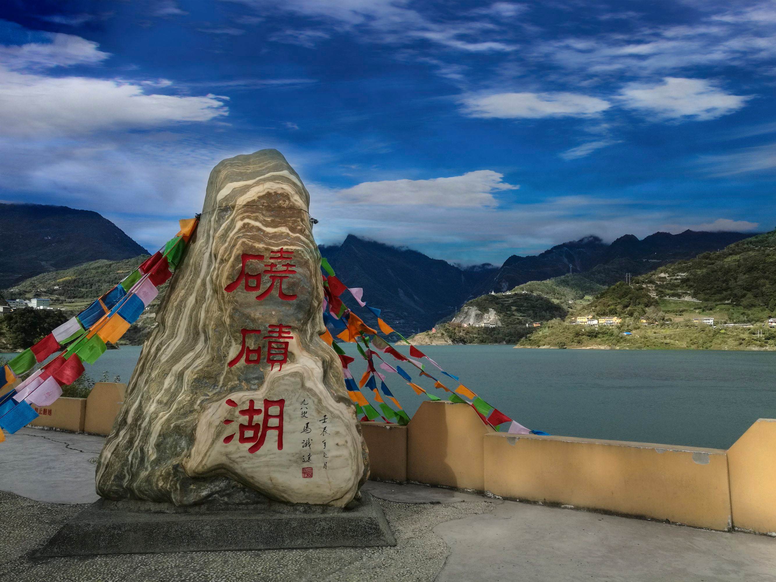 成都有哪些藏族旅游景点,离成都最近的藏族风景点