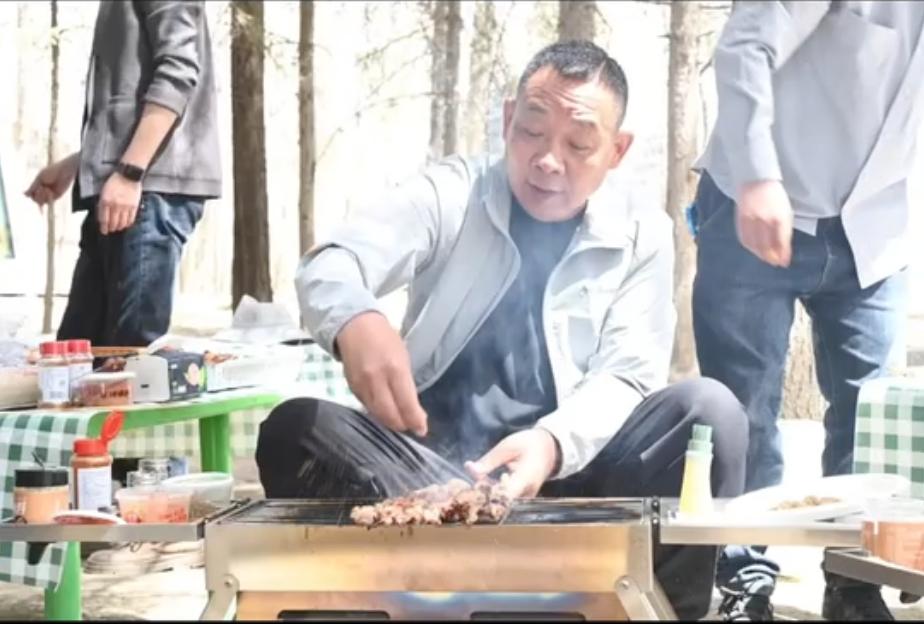 胖东来老板发家史,胖东来老板家里有钱吗