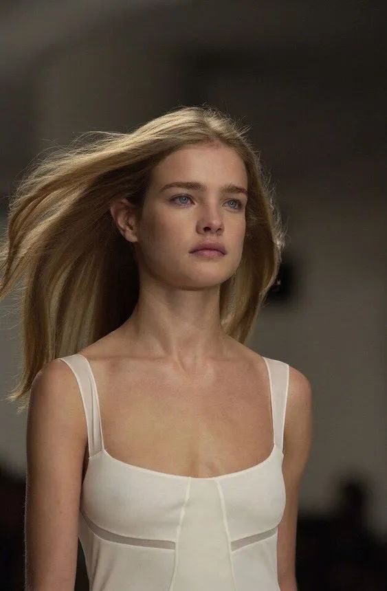 身价200亿LV太子妃找回失散多年的亲妹！网友傻眼：还缺妹妹吗？