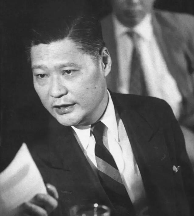 他年赚56亿拿20亿泡妞，别墅养着百位美女，晚年给儿子留26亿巨债