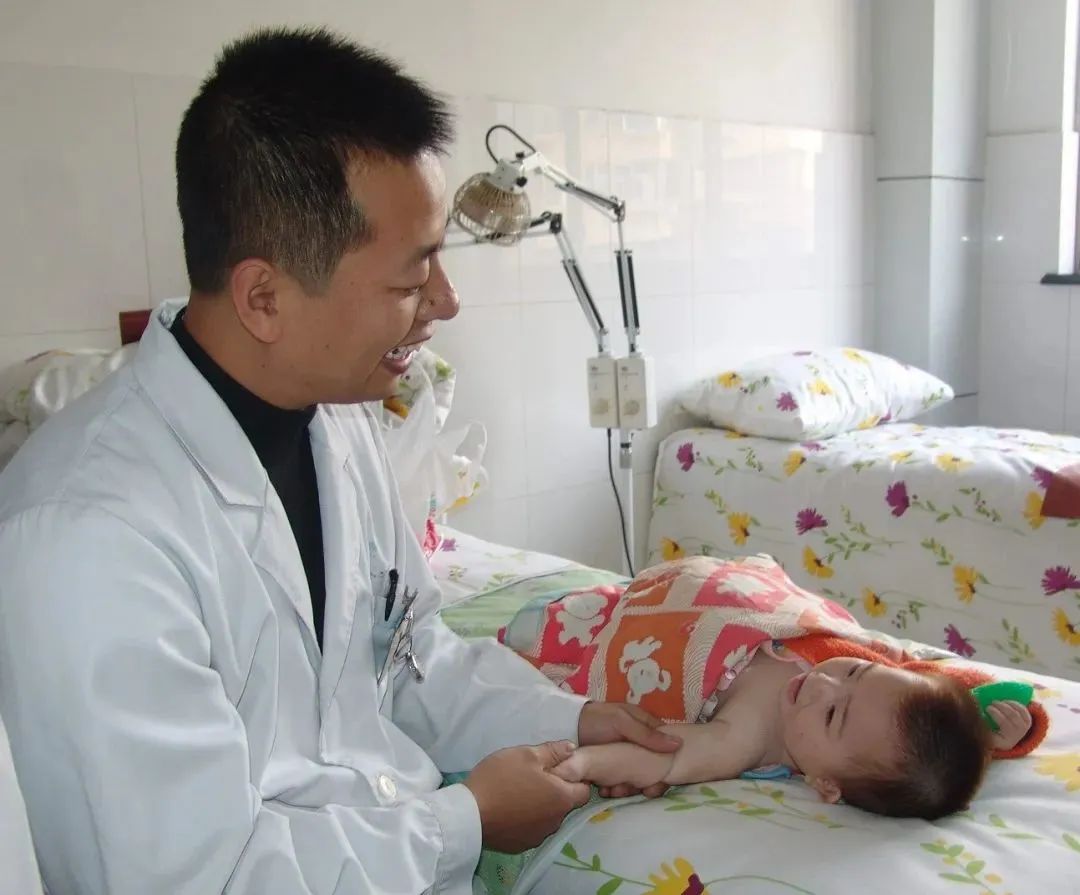 「科普」刚出生的宝宝总“歪脖”是不是病？妇幼康复大咖来解惑