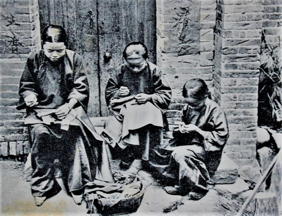 日军当着国军的面杀俘虏,日军侵华兽行