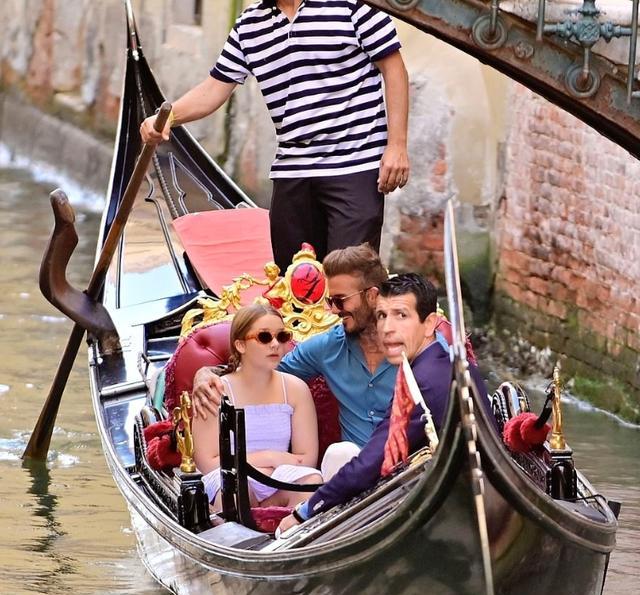 贝克汉姆大儿子抱小七看秀,贝克汉姆小七荧幕首秀