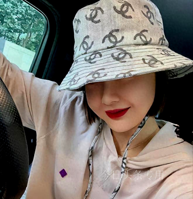 杨鸣婚变实锤疑似小三账号被扒出，曾在评论区“逼宫”原配