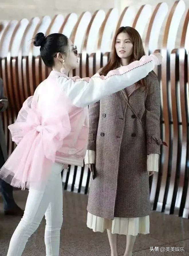 欧阳娜娜自创品牌上线，成本60块浴袍卖988，网友：割韭菜