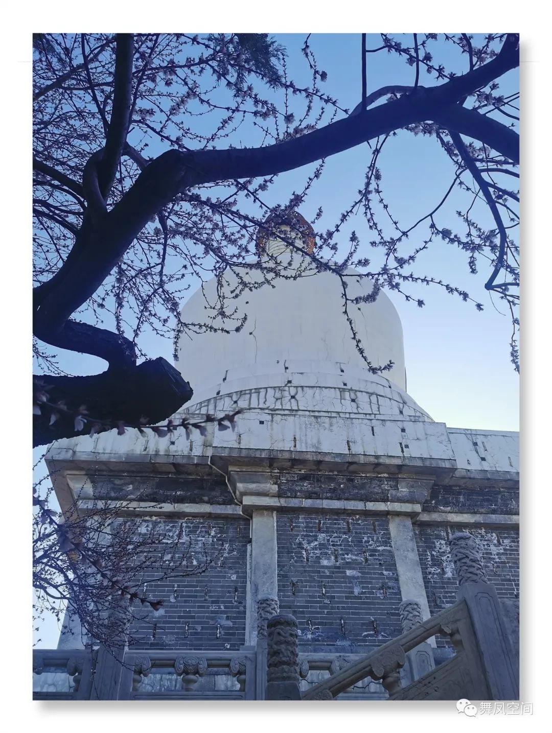 白塔寺是在北海公园里面吗,白塔寺是北海的白塔吗