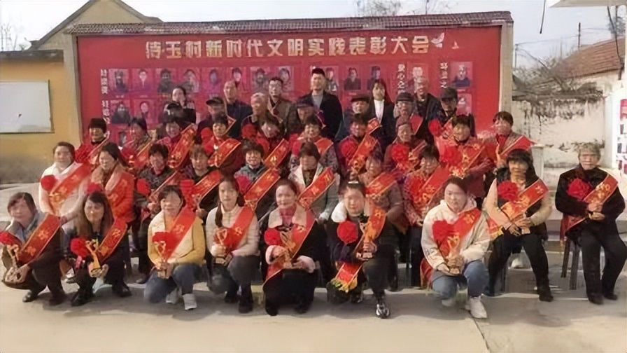 开展擦亮文明窗口志愿服务活动,志愿服务汇聚爱心为文明添彩